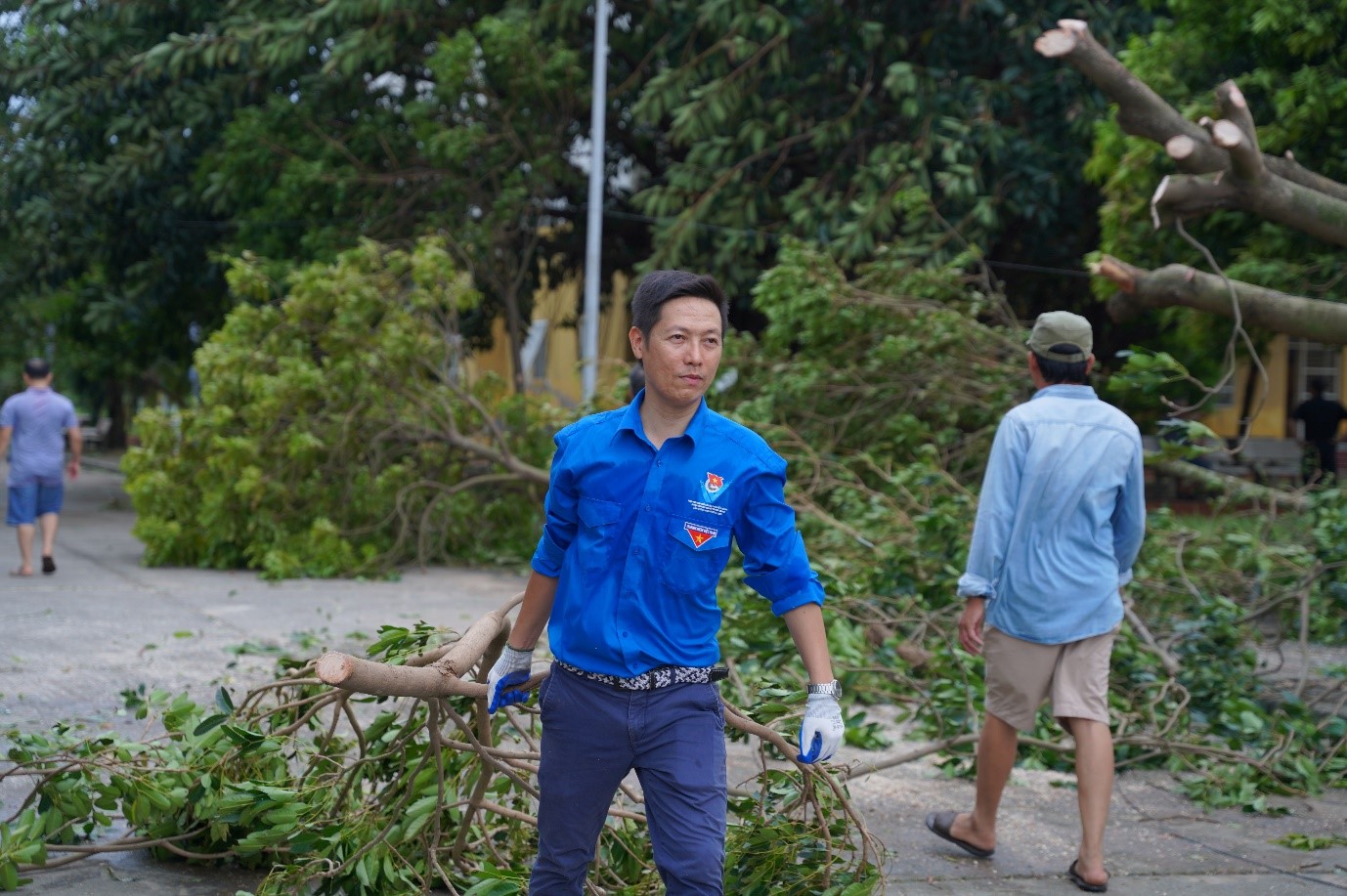 Đoàn Thanh niên ĐH Công nghiệp Dệt may Hà Nội chung tay khắc phục hậu quả bão Yagi