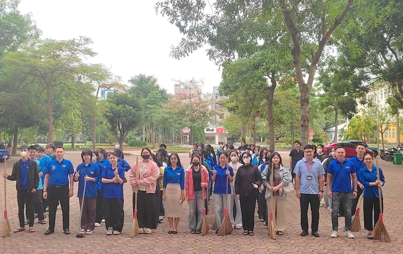 RA QUÂN “NGÀY CHỦ NHẬT XANH” - LAN TỎA HÀNH ĐỘNG VÌ MỘT MÔI TRƯỜNG XANH - SẠCH - ĐẸP