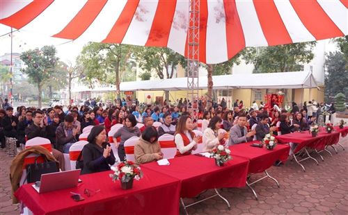 Sôi nổi Hội thi “Bày trí mâm ngũ quả Tết và gói bánh chưng truyền thống”