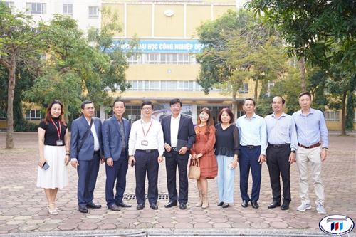 Trường ĐH Công thương TP.Hồ Chí Minh đến thăm quan mô hình doanh nghiệp trong Nhà trường của HTU
