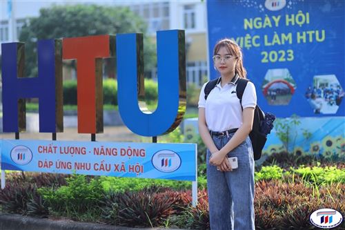 Cảm xúc của thầy, cô và sinh viên trường ĐH Công nghiệp Dệt May Hà Nội khi quay trở lại trường học