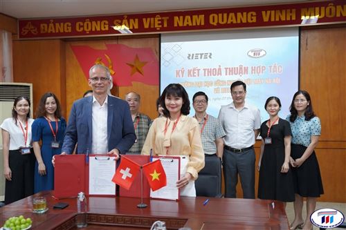  Ký kết hợp tác giữa RIETER AG và trường Đại học Công nghiệp Dệt May Hà Nội