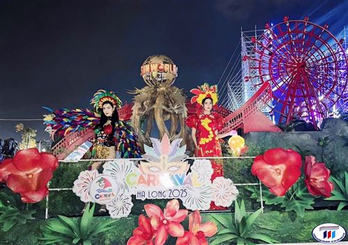 Sinh viên ngành Thiết kế thời trang HTU ghi dấu ấn tại Carnaval Hạ Long 2025 với loạt thiết kế nghệ thuật độc đáo