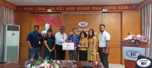 Trao đổi hợp tác giữa HTU và Công ty TNHH Linea Aqua Việt Nam