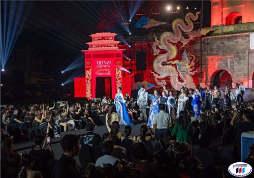 Sinh viên ngành Thiết kế thời trang Trường Đại học CNDM Hà Nội đã góp mặt trong Vietnam International Junior Fashion Week 2024 