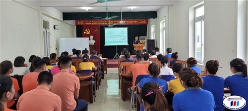 Khai giảng khóa đào tạo  “Kỹ năng mềm cho tổ trưởng sản xuất” tại Công ty cổ phần may Việt Giang