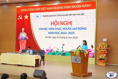 CÁN BỘ, GIẢNG VIÊN KHOA KINH TẾ THAM DỰ HỘI NGHỊ CÔNG NHÂN VIÊN CHỨC NĂM HỌC 2024 - 2025