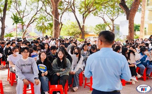 TRUNG HỌC PHỔ THÔNG LẠNG GIANG NGÀY THU ĐẸP