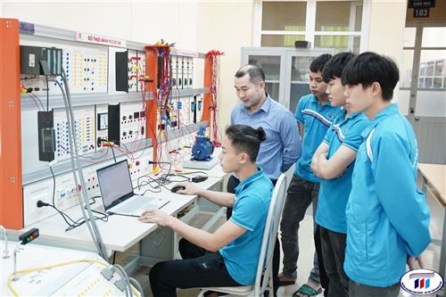 Thúc đẩy năng lực học tập của SV ngành Công nghệ kỹ thuật điện, điện tử thông qua hiện đại hóa các phòng thí nghiệm, thực hành