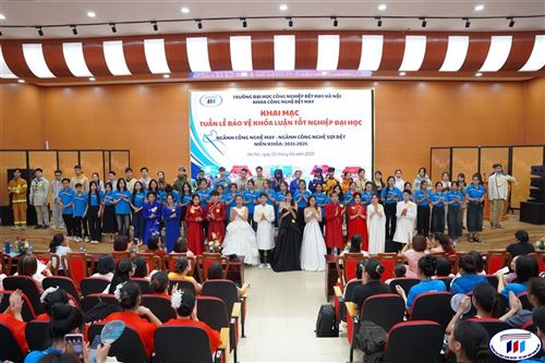 Khai mạc tuần lễ bảo vệ khóa luận tốt nghiệp ngành Công nghệ may khóa  6
