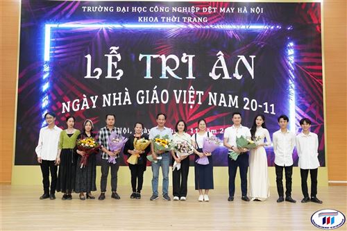 Tri ân ngày nhà giáo Việt Nam 20/11 của sinh viên HTU