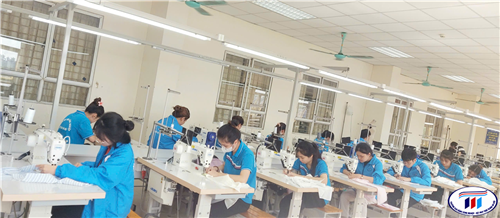 SINH VIÊN ĐẠI HỌC MAY KHOÁ 7 THỰC HIỆN HỌC PHẦN ĐỒ ÁN TKTP