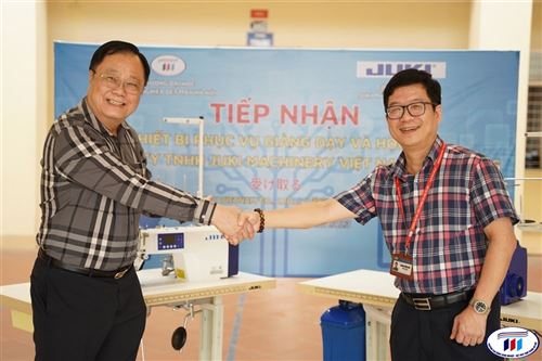 Trường ĐH Công nghiệp Dệt May Hà Nội tiếp nhận thiết bị tài trợ của công ty TNHH  Juki Machinery Việt Nam