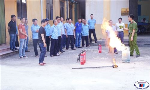 Diễn tập phòng cháy chữa cháy tại trung tâm sản xuất dịch vụ - Trường Đại học Công nghiệp Dệt May Hà Nội