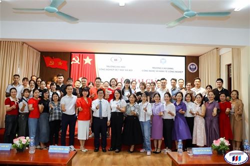 Lễ khai giảng Đại học vừa làm vừa học ngành Công nghệ may Trường Đại học Công nghiệp Dệt May Hà Nội