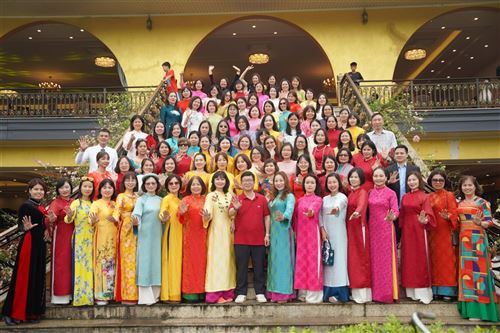 Công đoàn HITU tổ chức chương trình du xuân, dâng hương nhân dịp Ngày Quốc tế Phụ nữ 8/3