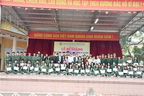 Bế giảng chương trình Giáo dục quốc phòng và an ninh đợt 1 năm học 2025-2026 