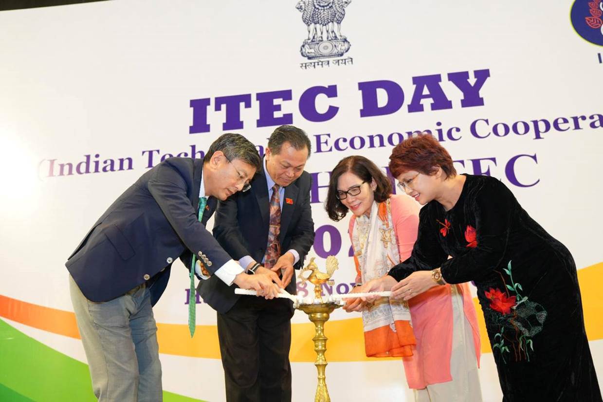 Có thể là hình ảnh về văn bản cho biết ''सत्यमेव जयते ITEC DAY Economic ic Coopera Econor Indian Tach 4AC 0800 O VO''