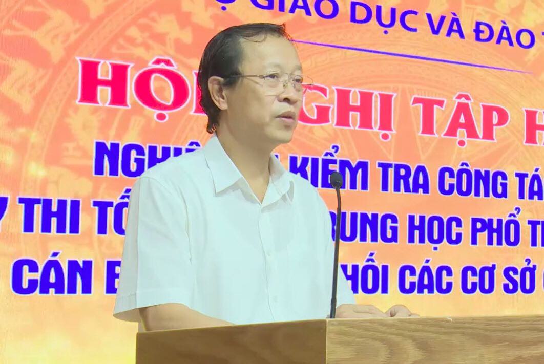 Thứ trưởng Phạm Ngọc Thưởng phát biểu chỉ đạo tại Hội nghị. 