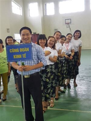 Khoa Kinh tế tham gia trò chơi vận động hướng đến kỷ niệm lần thứ V thành lập công đoàn dệt may Việt Nam