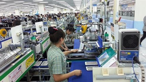 Việt Nam khan hiếm lao động ngành điện tử và may mặc
