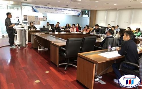 Giảng viên Trung tâm Thực hành May tham gia khóa đào tạo về Kỹ thuật sản xuất Dệt May tại Hàn Quốc