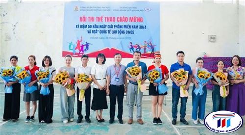 KHOA THIẾT KẾ SÁNG TẠO THAM GIA HỘI THI THỂ THAO CHÀO MỪNG KỶ NIỆM 50 NĂM NGÀY GIẢI PHÓNG MIỀN NAM 30/4 VÀ NGÀY QUỐC TẾ LAO ĐỘNG 1/5
