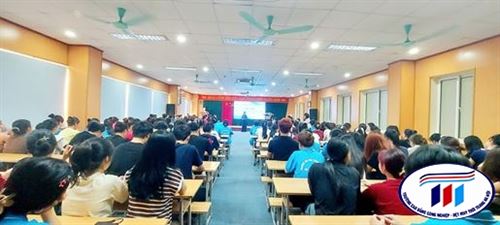 HỘI NGHỊ ĐỐI THOẠI SINH VIÊN VỚI LÃNH ĐẠO QUẢN LÝ KHOA CNDM NĂM HỌC 2024-2025
