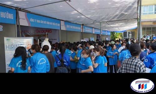 MỞ CÁNH CỬA TƯƠNG LAI TẠI NGÀY HỘI VIỆC LÀM - HTU JOB FAIR 2025