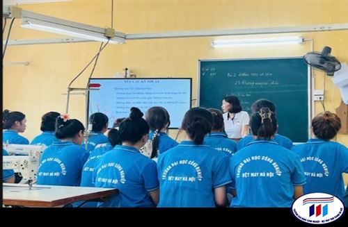 TIN HOẠT ĐỘNG GIẢNG DẠY Tiết giảng thực hành may: Gắn kết lý thuyết với kỹ năng nghề