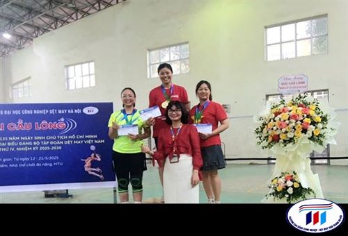CÔNG ĐOÀN KHOA HỌC CƠ BẢN THAM GIA GIẢI CẦU LÔNG CHÀO MỪNG KỈ NIỆM 135 NĂM NGÀY SINH CHỦ TỊCH HỒ CHÍ MINH