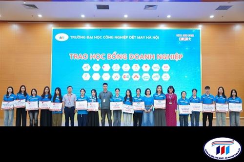SINH VIÊN NGÀNH CÔNG NGHỆ SỢI DỆT NHẬN HỌC BỔNG DOANH NGHIỆP – KHẲNG ĐỊNH NĂNG LỰC, GẮN KẾT NHÀ TRƯỜNG VÀ DOANH NGHIỆP