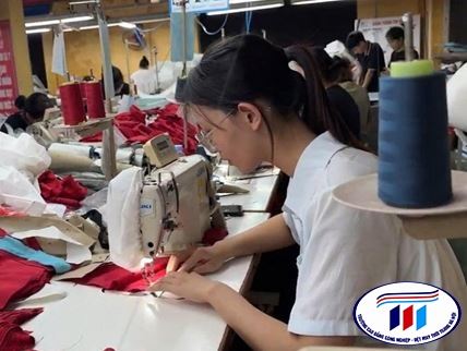 VỠ ÒA Ở HTU: NGÀNH MAY KHÔNG NHƯ BẠN NGHĨ!