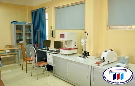 PHÒNG THÍ NGHIỆM SỢI, DỆT - HTU ĐƯỢC TRANG BỊ NHIỀU THIẾT BỊ THÍ NGHIỆM MỚI, HIỆN ĐẠI