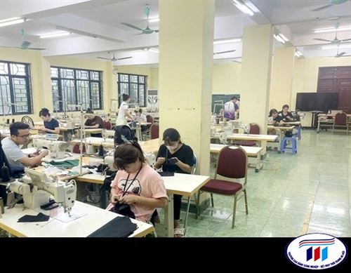 GIẢNG VIÊN  KHOA CÔNG NGHỆ DỆT MAY GIẢNG LỚP NGOÀI TRƯỜNG