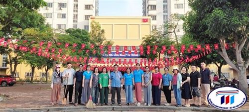 HƯỚNG TỚI ĐẠI LỄ 2/9 VÀ KHAI GIẢNG 5/9 KHOA CÔNG NGHỆ DỆT MAY HƯỞNG ỨNG PHONG TRÀO VÌ MÔI TRƯỜNG XANH SẠCH ĐẸP