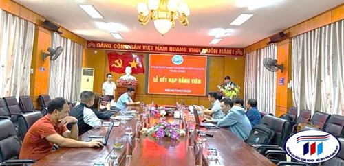 LỄ KẾT NẠP ĐẢNG VIÊN MỚI – CHI BỘ CƠ ĐIỆN, TRƯỜNG ĐẠI HỌC CÔNG NGHIỆP VÀ THƯƠNG MẠI HÀ NỘI