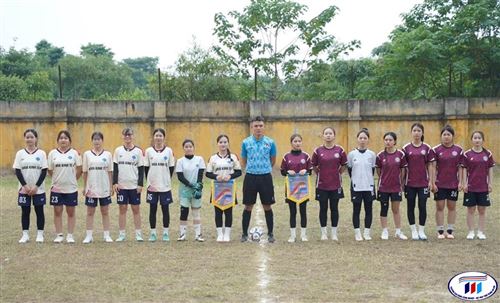 ĐỘI BÓNG ĐÁ NỮ GIAO HỮU VỚI ĐỘI BÓNG CÔNG NGHỆ DỆT MAY TRƯỚC THỀM CHUNG KẾT GIẢI BÓNG ĐÁ NAM CHÀO MỪNG NGÀY NHÀ GIÁO VIỆT NAM