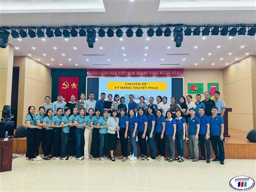 GIẢNG VIÊN KHOA KINH TẾ GIẢNG DẠY KỸ NĂNG MỀM CHO TỔ TRƯỞNG TỔ SẢN XUẤT TẠI CÔNG TY CỔ PHẦN MAY TIÊN HƯNG