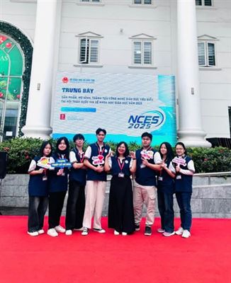 SINH VIÊN NGÀNH THIẾT KẾ ĐỒ HỌA THAM GIA TRƯNG BÀY SẢN PHẨM HỌC TẬP TẠI HỘI THẢO QUỐC GIA VỀ KHOA HỌC GIÁO DỤC 2025