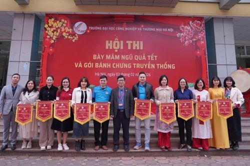 KHOA THIẾT KẾ SÁNG TẠO XUẤT SẮC ĐẠT GIẢI NHẤT CUỘC THI GÓI BÁNH CHƯNG & BÀY MÂM NGŨ QUẢ CHÀO XUÂN 2026
