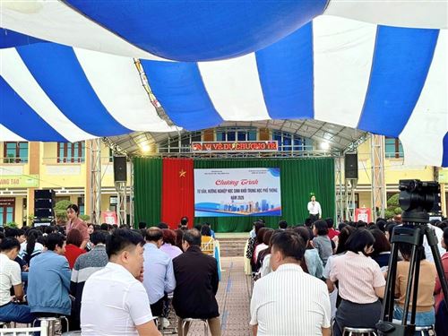 SÔI NỔI HOẠT ĐỘNG TƯ VẤN TUYỂN SINH TẠI CÁC THPT YÊN DŨNG SỐ 2, TRƯỜNG THPT LẠNG GIANG 1, BẮC NINH NĂM 2026