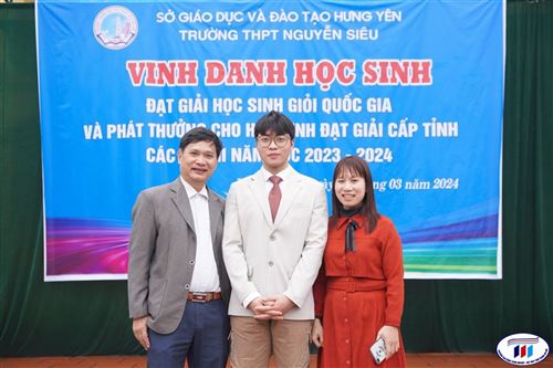 Trường Đại học Công nghiệp Dệt May Hà Nội trao quà đặc biệt cho học sinh giỏi cấp Quốc gia
