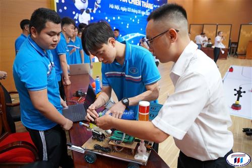 Tháng 11 – Tri ân những người lái đò của HITU